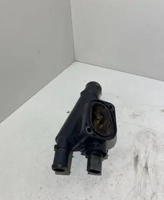 Volkswagen PASSAT B6 Engine coolant pipe/hose 03G121132