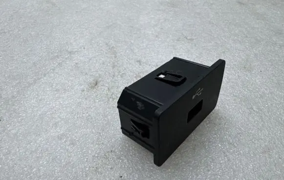Ford Mustang VI USB socket connector EM2T14G332