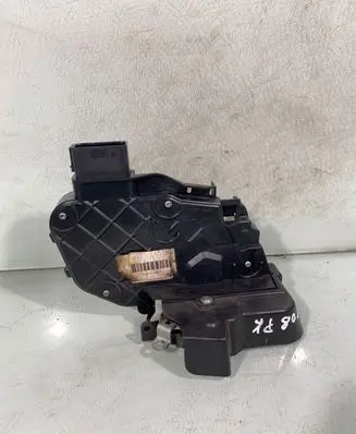 Volvo XC70 Front door lock 32771357
