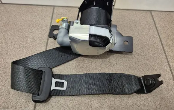KIA Ceed Rear seatbelt 89820J7100