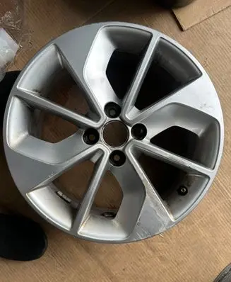 R16 alloy rim