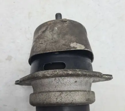 Volkswagen Touareg I Engine mount bracket 7L6199131