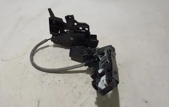 Mercedes-Benz CLA C117 X117 W117 Front door lock A0997202302
