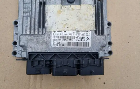 Peugeot 207 Engine control unit/module ECU 9677039280
