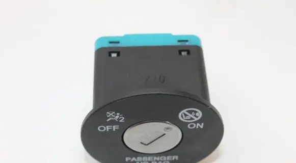 KIA Sportage Passenger airbag on/off switch 
