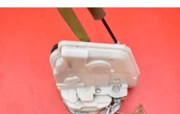 Mazda 2 Front door lock