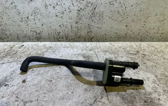 Chrysler Pacifica Breather valve 04627694AB