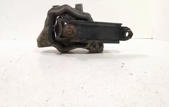 Land Rover Freelander 2 - LR2 Engine mount bracket TR8070M10 M95S12M