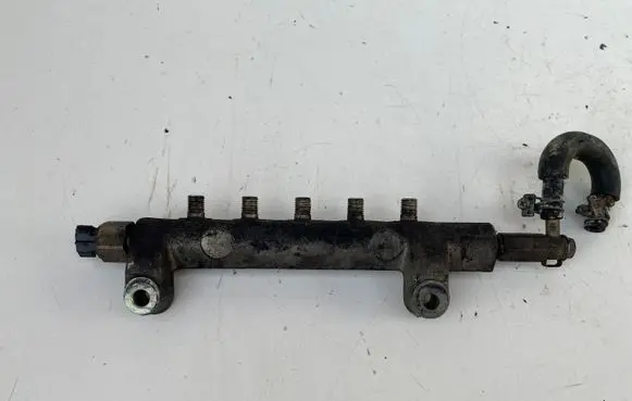 Nissan Primera Fuel main line pipe