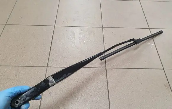 Volkswagen PASSAT B6 Windshield/front glass wiper blade 3C1955410B