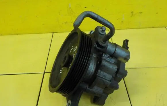 Mercedes-Benz C W204 Power steering pump A0064667501 14SP4