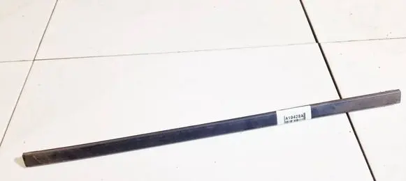 Honda FR-V Front door glass trim molding 070629