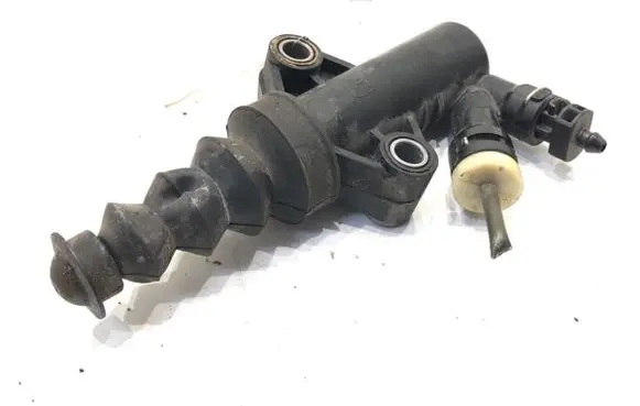 Clutch slave cylinder