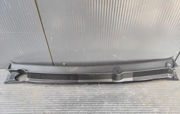 Dacia Sandero III Wiper trim 668114109R