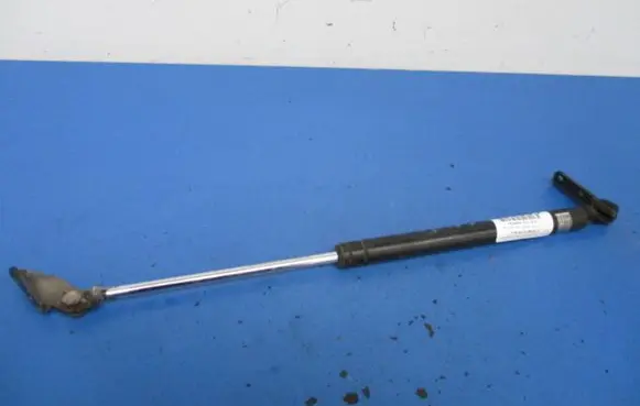 Mitsubishi Space Wagon Shock absorber/damper mounting bracket 