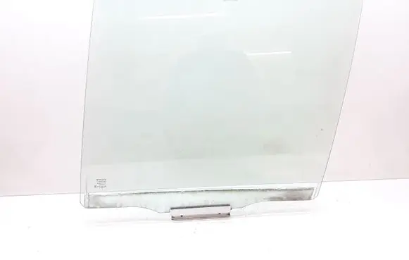 Volvo XC90 Rear door window glass