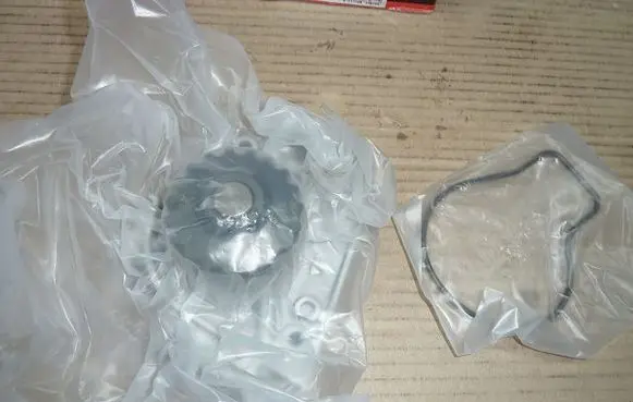 Honda CR-V Water pump J1514035
