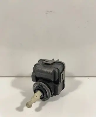Volvo S40, V40 Headlight level adjustment motor 00728232