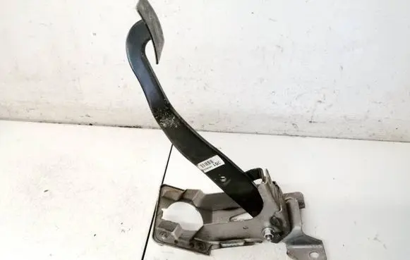 Accelerator throttle pedal