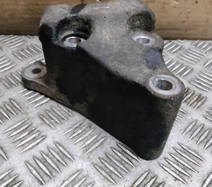 Iveco Daily 6th gen Engine mounting bracket