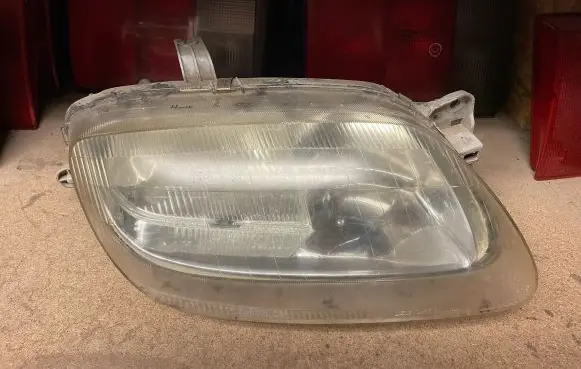 Mazda 323 Headlight/headlamp 110617031