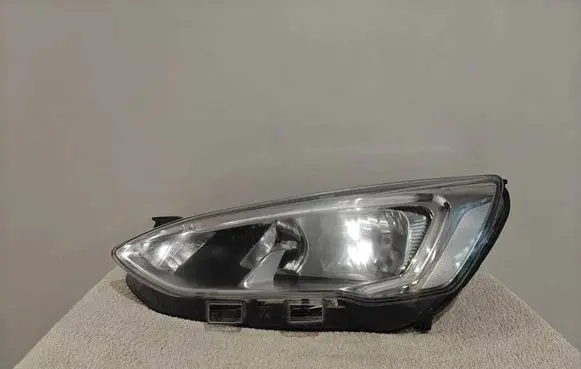 Ford Focus Headlight/headlamp JX7B13W030AE 175PL9147