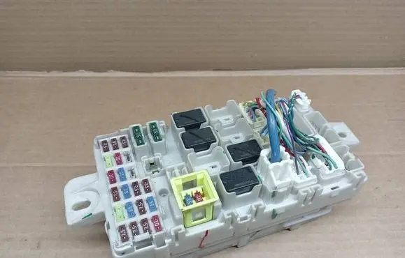 Mitsubishi Space Star Fuse box set 8637A972 G8C937MF0Z00 18637A972