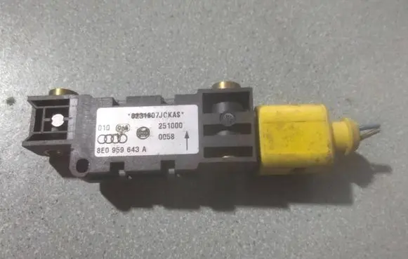 Audi A6 S6 C5 4B Airbag deployment crash/impact sensor 8E0959643A 251000 0231807JCKAS