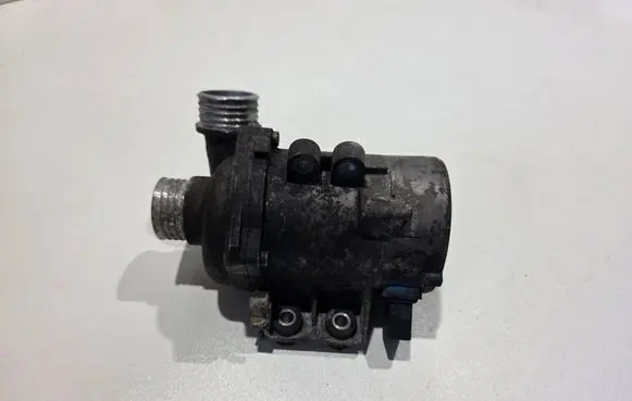 BMW 5 E60 E61 Water pump 30326806