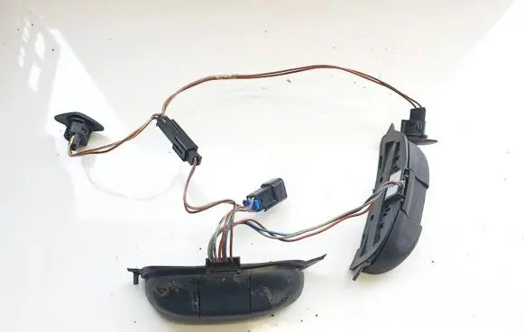 Opel Zafira A Steering wheel buttons/switches 90561159 6014387