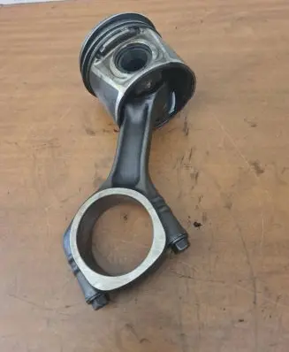 Iveco Daily 4th gen Piston with connecting rod