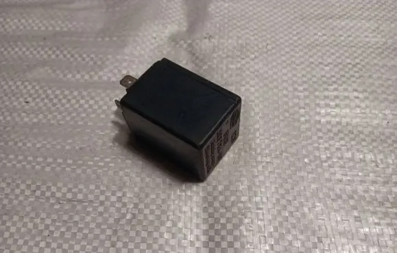 Volkswagen PASSAT B4 Other relay 431955535