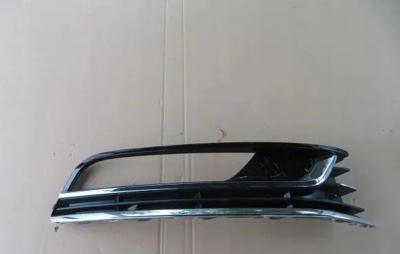 Volkswagen PASSAT B7 Front bumper lower grill 3AA853666A