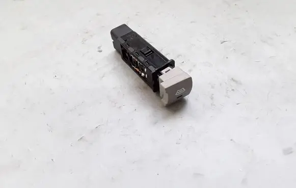 KIA Ceed Windscreen/window heater switch 33482