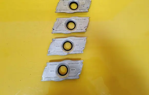 Audi A6 S6 C6 4F Fuel Injector clamp holder 059103113G