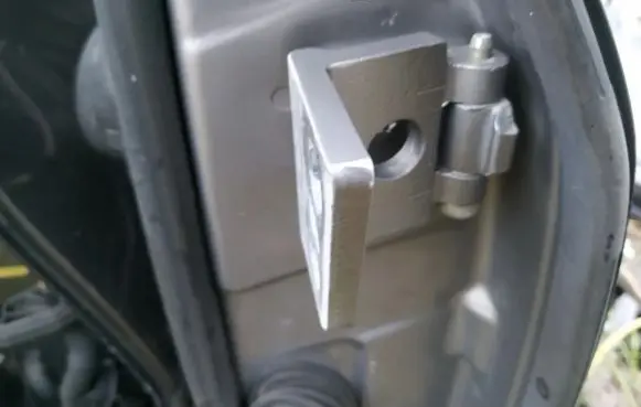 Peugeot 607 Rear door lower hinge