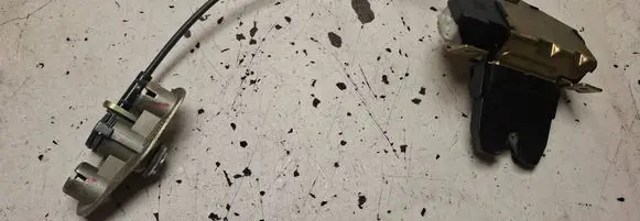 Volvo S60 Tailgate/trunk/boot lock/catch/latch 8652398 24092 7890CZ
