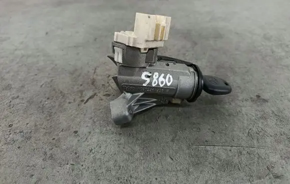 Toyota Yaris Ignition lock N0502241256BVALEO