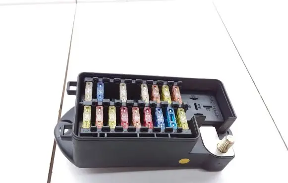Jaguar XJ X308 Fuse module LNE2800CA 102805100500
