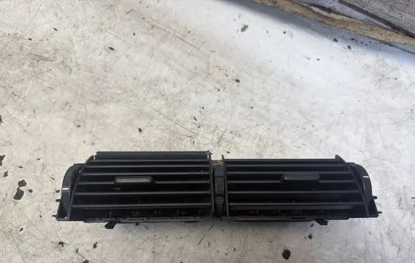 BMW 3 E46 Dash center air vent grill 8391179