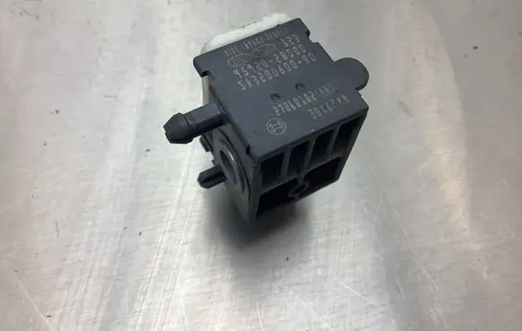 Hyundai Santa Fe Airbag deployment crash/impact sensor 959202B000 SA320080000 27060102