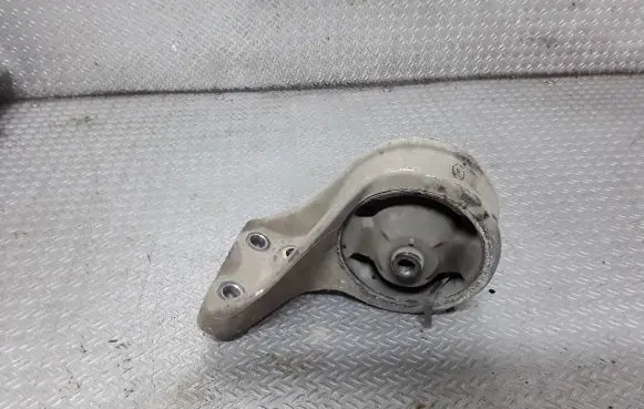 Hyundai Santa Fe Engine mount bracket