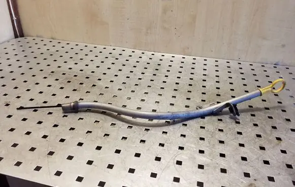 Nissan X-Trail T32 Oil level dip stick 