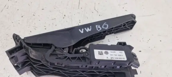 Volkswagen PASSAT B6 Accelerator throttle pedal 1K1721503L 6PV00860000