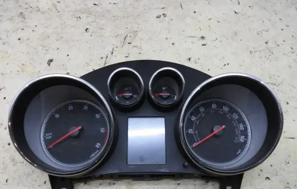Opel Zafira C Speedometer (instrument cluster) 13460586