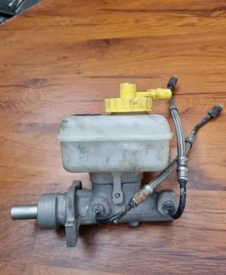 Volkswagen Golf IV Master brake cylinder 21027099