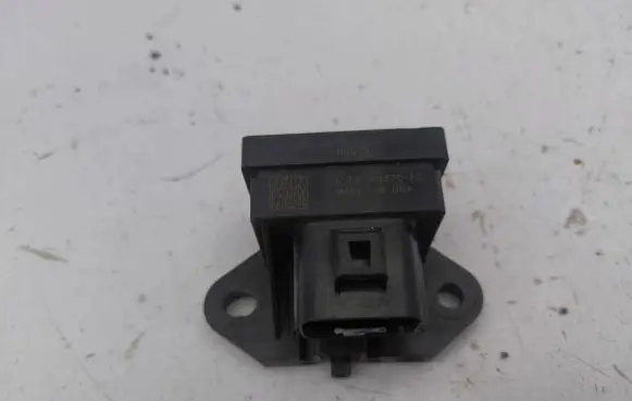Ford C-MAX II Fuel pump relay AU5A9D370FC