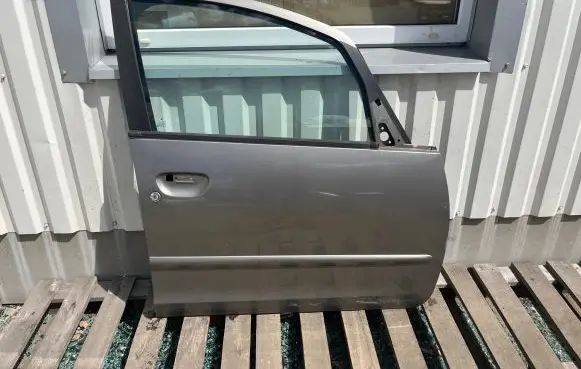 Mitsubishi Colt Front door