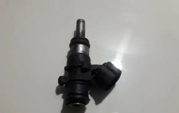 Audi A4 S4 B8 8K Fuel injector 06L906031A