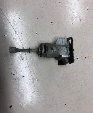 Hyundai Santa Fe Coupe door lock (next to the handle) 